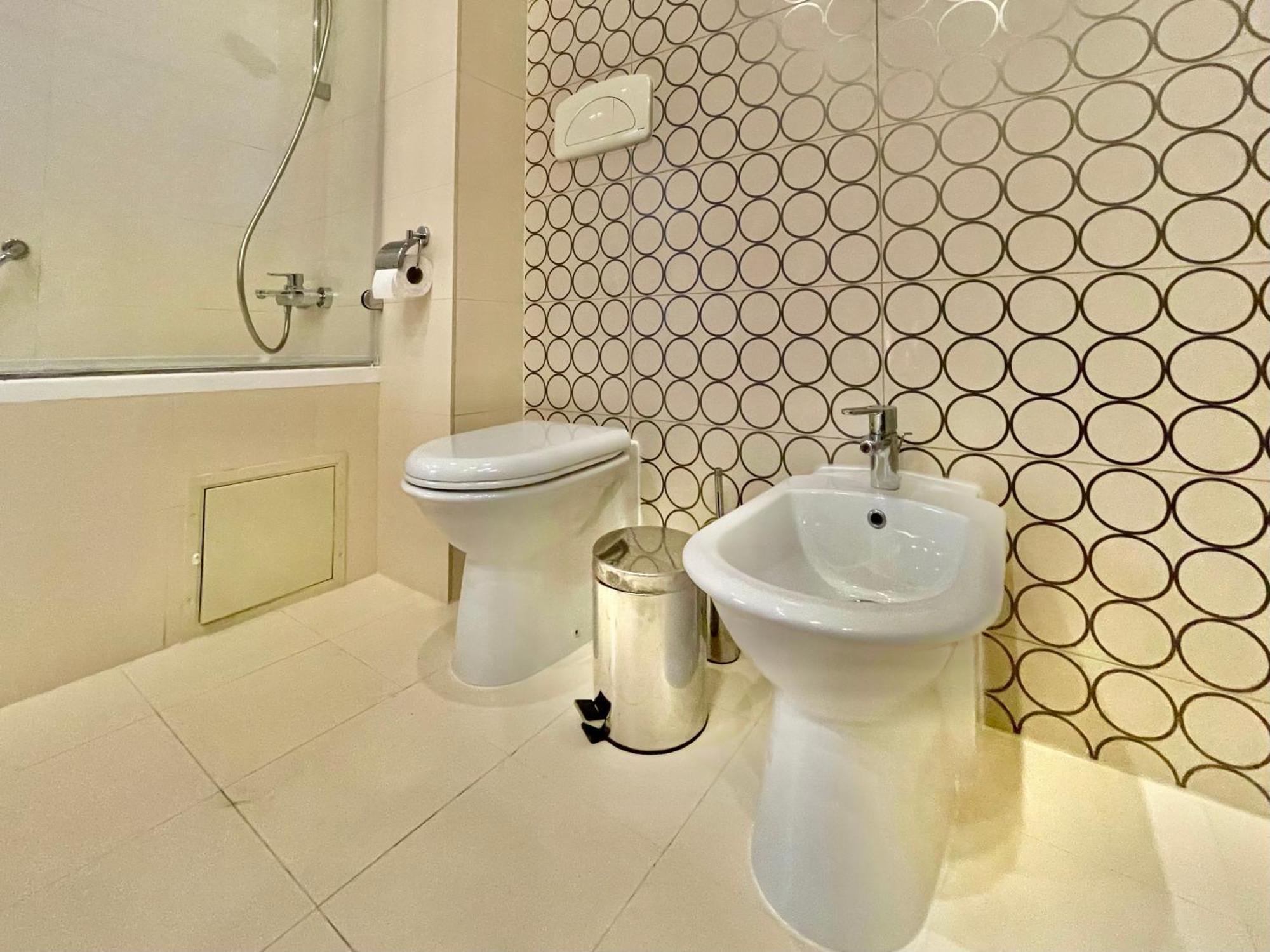 Royal Studio Apartment With A Perfect View - Yamaluxe بوخارست المظهر الخارجي الصورة